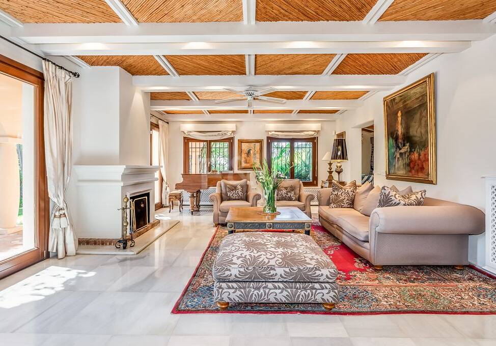 Eine einzigartige Villa mit Gästehaus auf weitläufigem Gelände in Puerto Banús