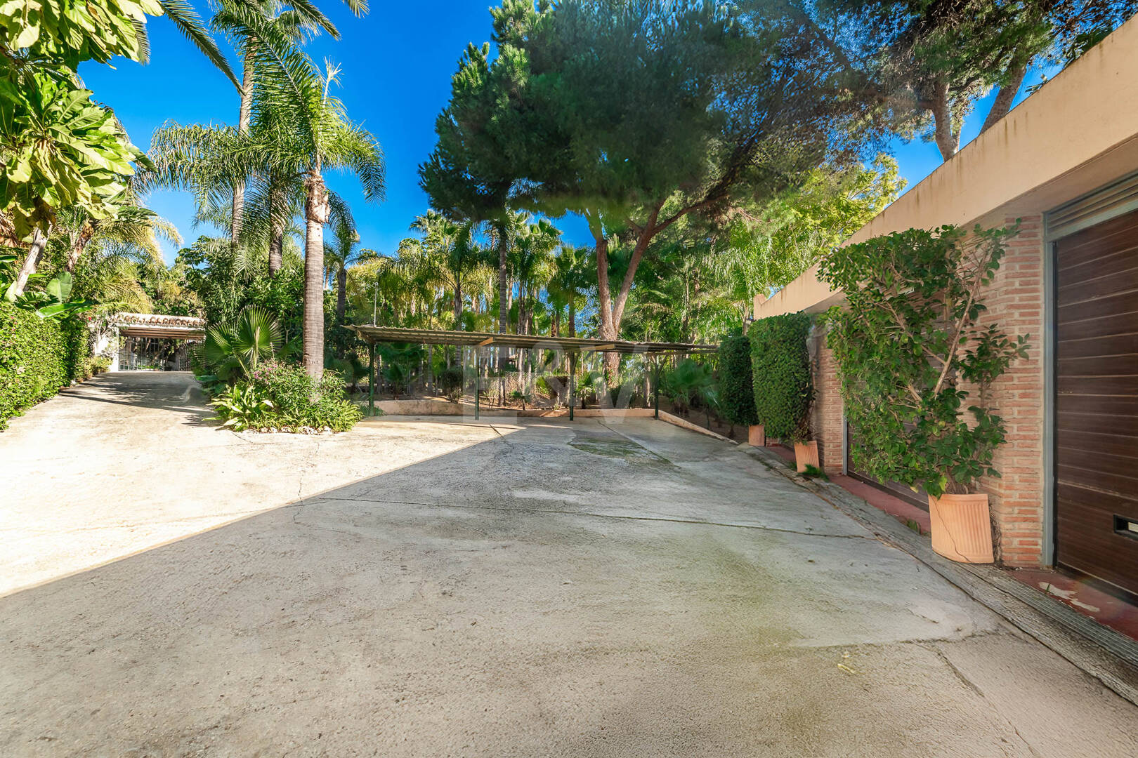 Unikalna willa Landmark z pensjonatem na Vast Grounds