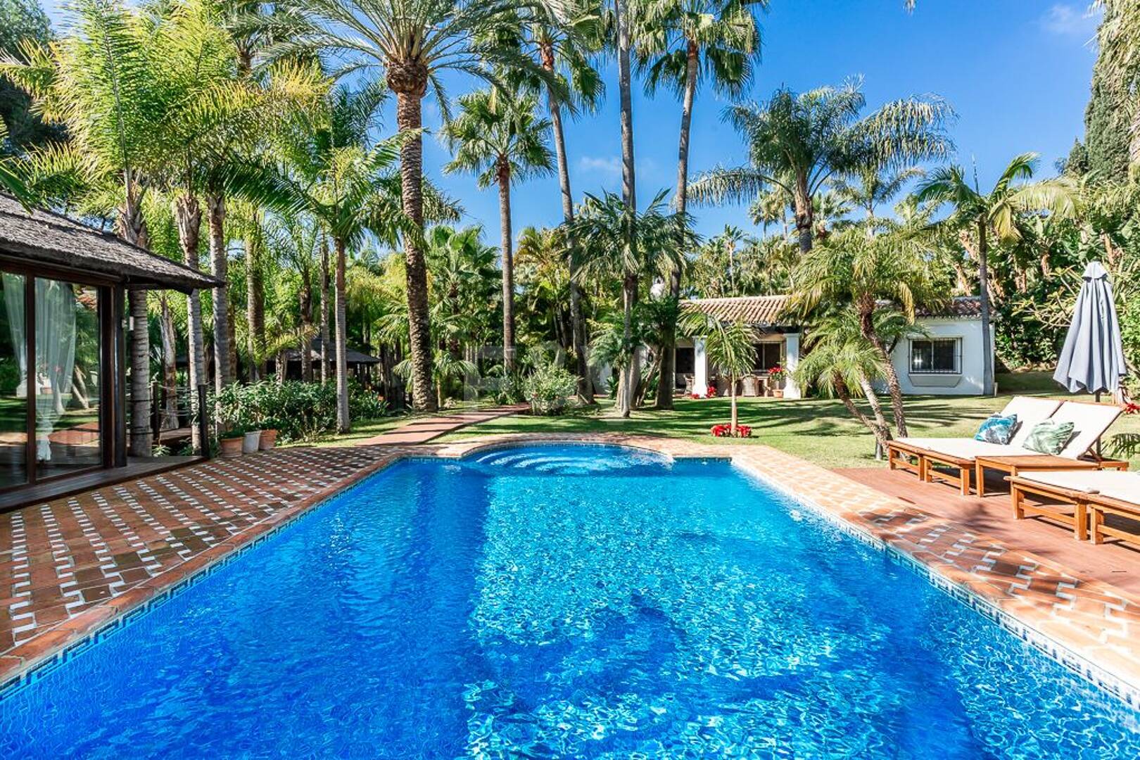 Unikalna willa Landmark z pensjonatem na Vast Grounds