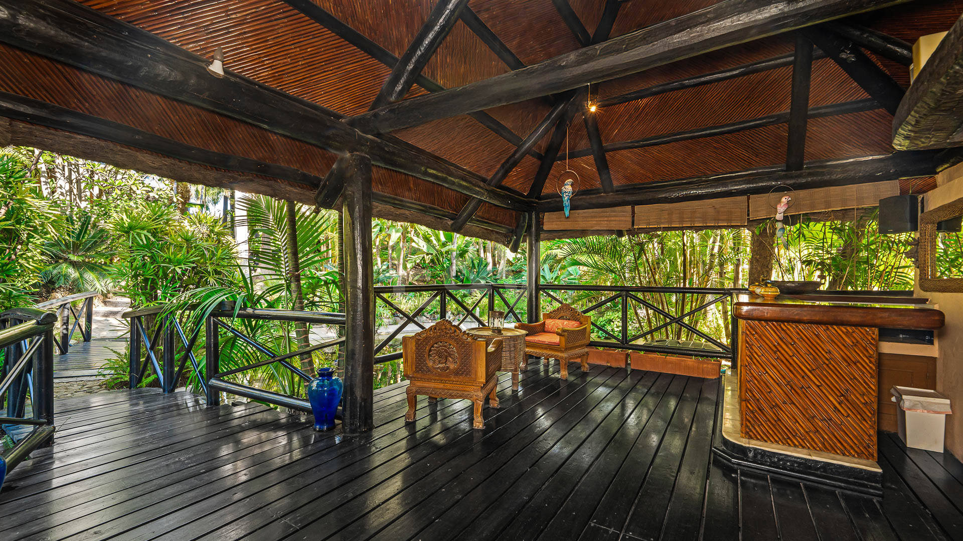 Unikalna willa Landmark z pensjonatem na Vast Grounds