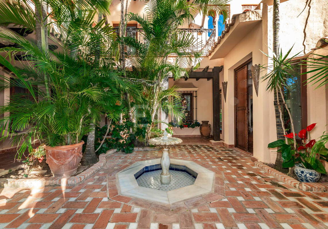 Eine einzigartige Villa mit Gästehaus auf weitläufigem Gelände in Puerto Banús