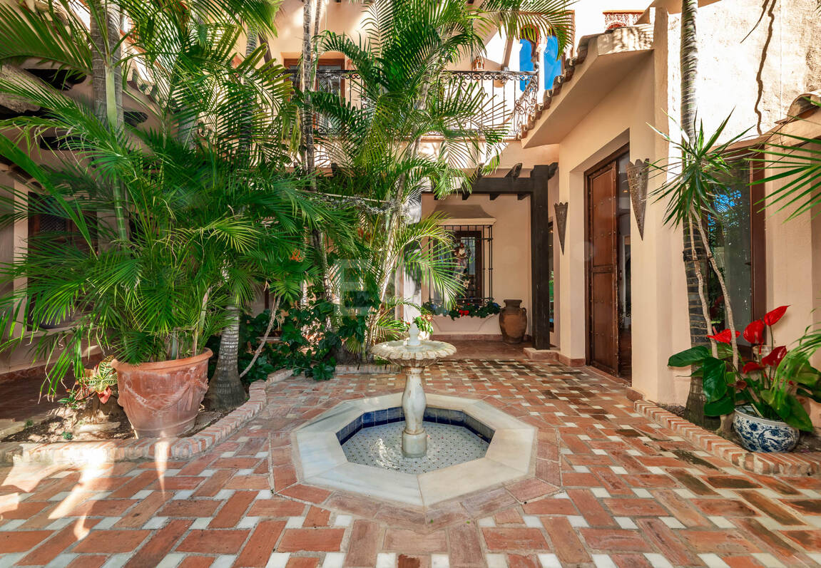 Eine einzigartige Villa mit Gästehaus auf weitläufigem Gelände