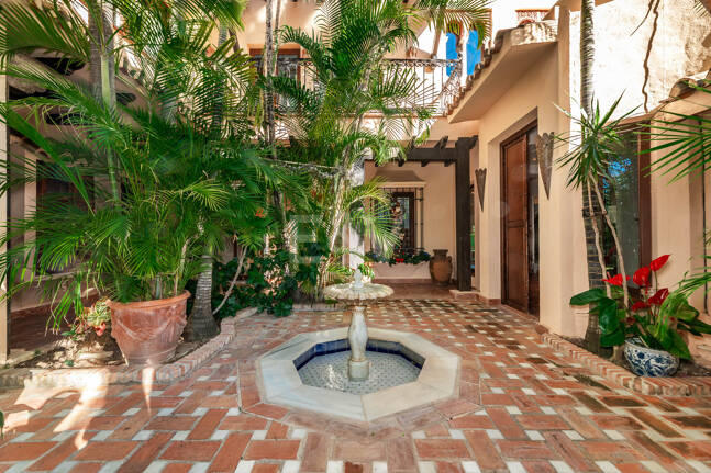 Eine einzigartige Villa mit Gästehaus auf weitläufigem Gelände