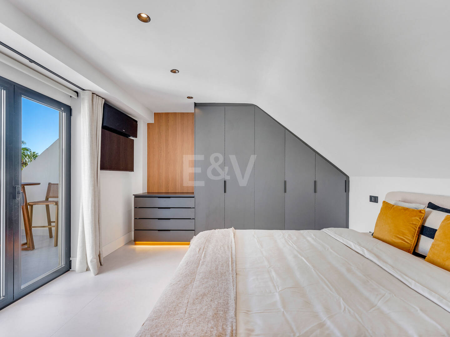 Luxury Townhouse in Puerto Banús Near the Beach & Marina