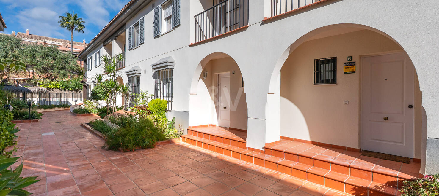 Casa adosada de lujo en Puerto Banús cerca de la playa y el puerto deportivo