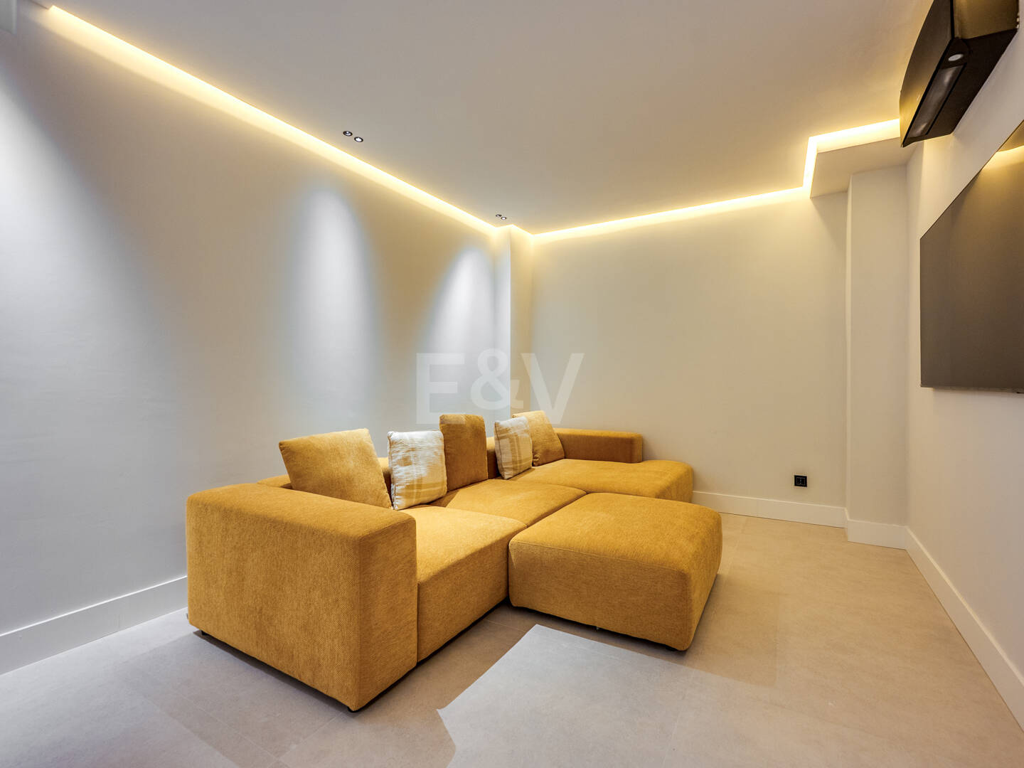 Luxury Townhouse in Puerto Banús Near the Beach & Marina