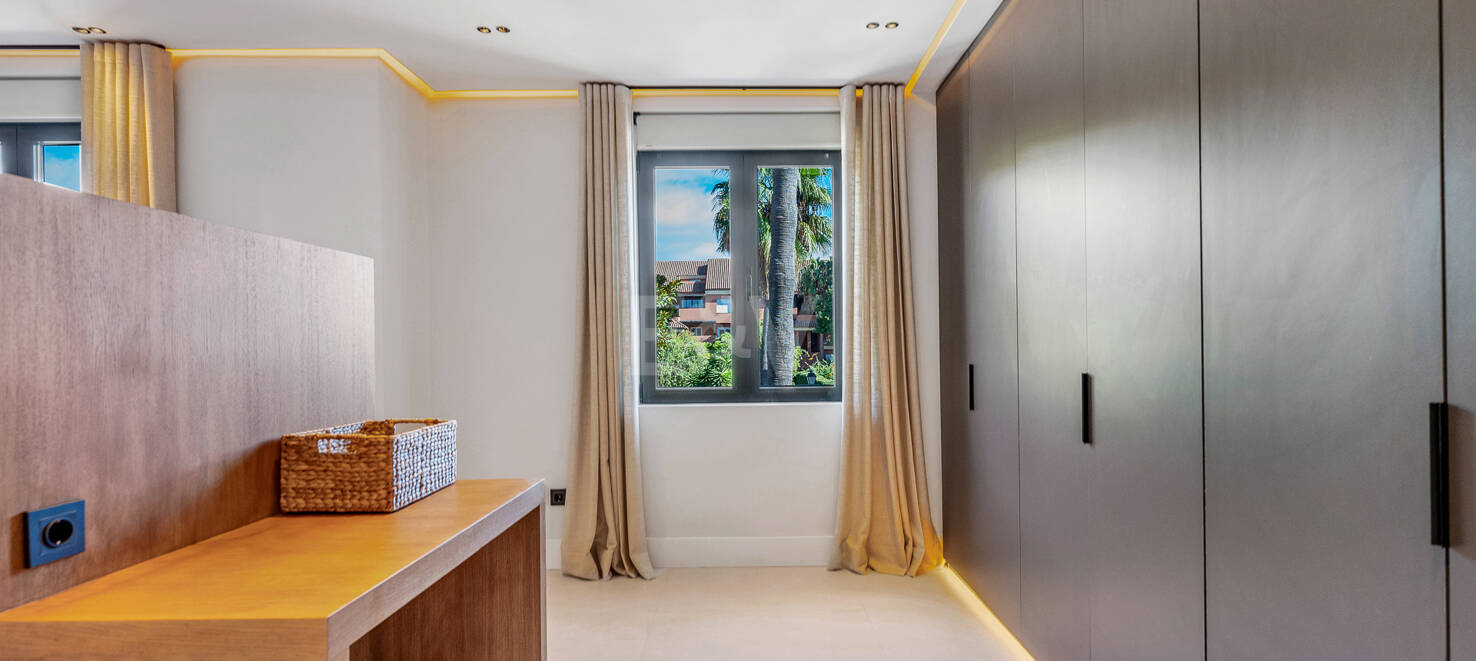 Casa adosada de lujo en Puerto Banús cerca de la playa y el puerto deportivo