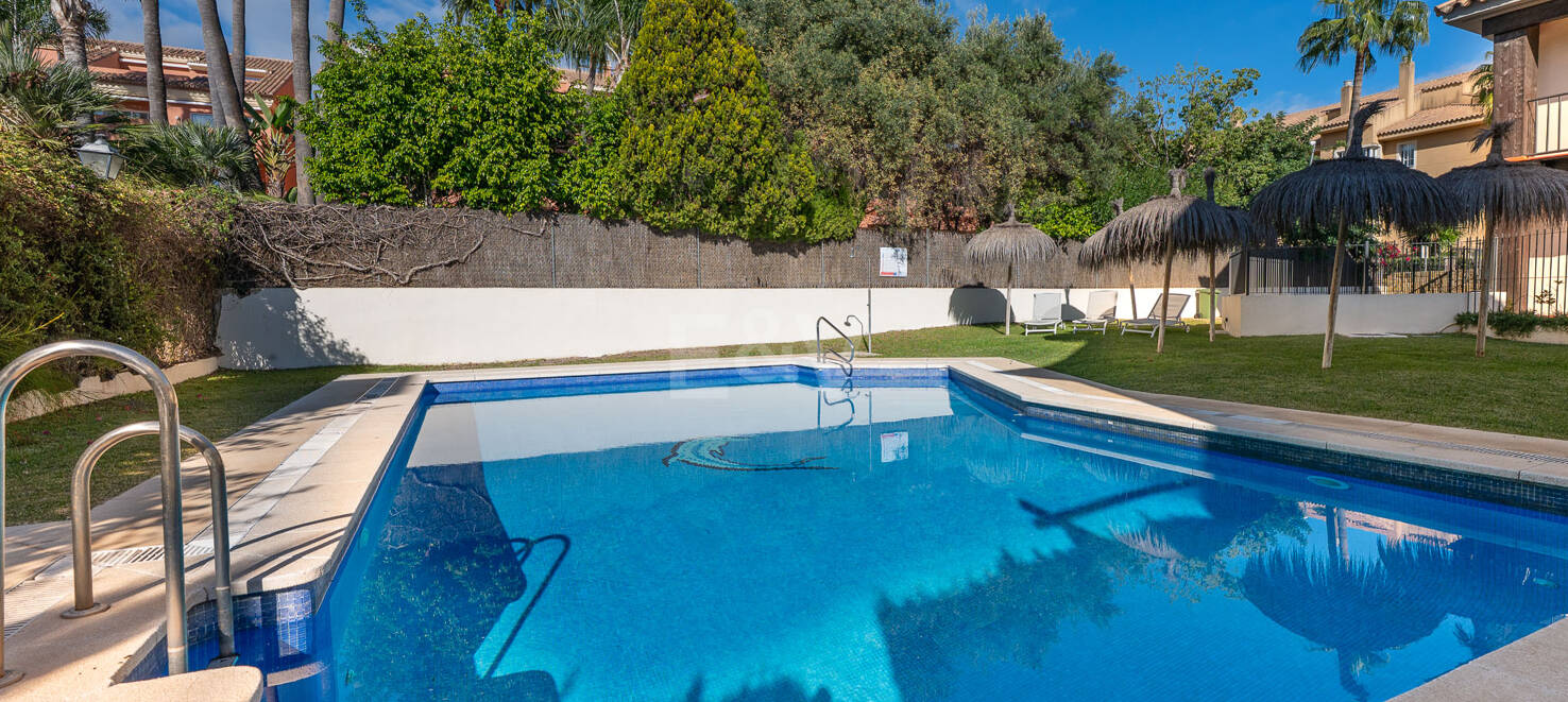 Casa adosada de lujo en Puerto Banús cerca de la playa y el puerto deportivo