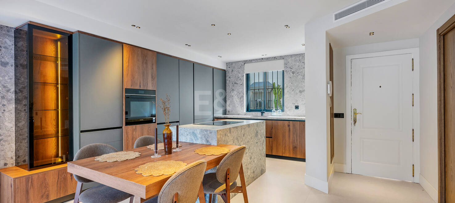 Casa adosada de lujo en Puerto Banús cerca de la playa y el puerto deportivo