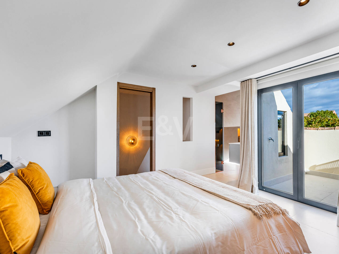 Luxury Townhouse in Puerto Banús Near the Beach & Marina