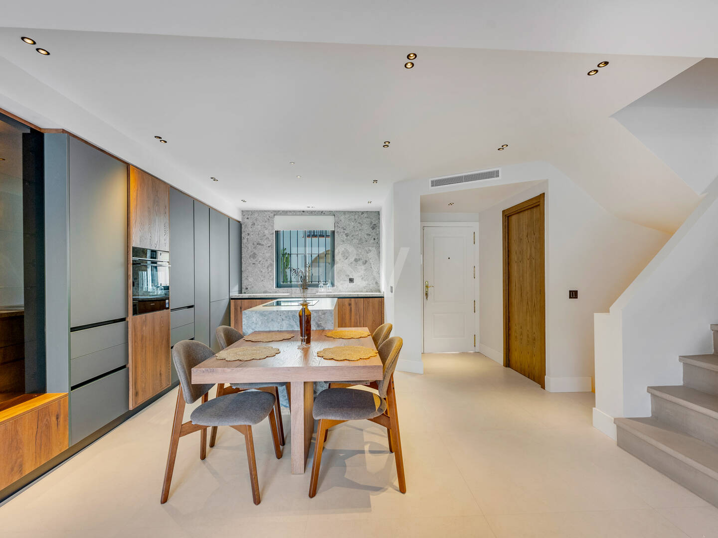 Luxury Townhouse in Puerto Banús Near the Beach & Marina