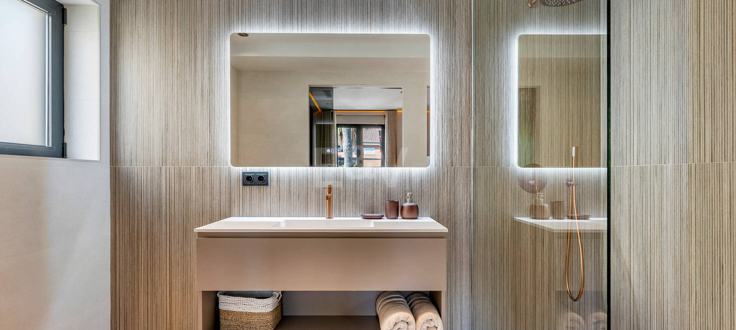 Casa adosada de lujo en Puerto Banús cerca de la playa y el puerto deportivo