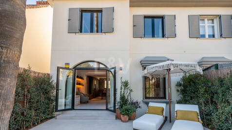 Casa adosada de lujo en Puerto Banús cerca de la playa y el puerto deportivo