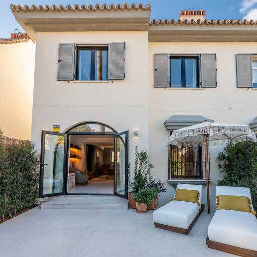 Casa adosada de lujo en Puerto Banús cerca de la playa y el puerto deportivo