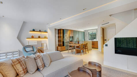 Casa adosada de lujo en Puerto Banús cerca de la playa y el puerto deportivo