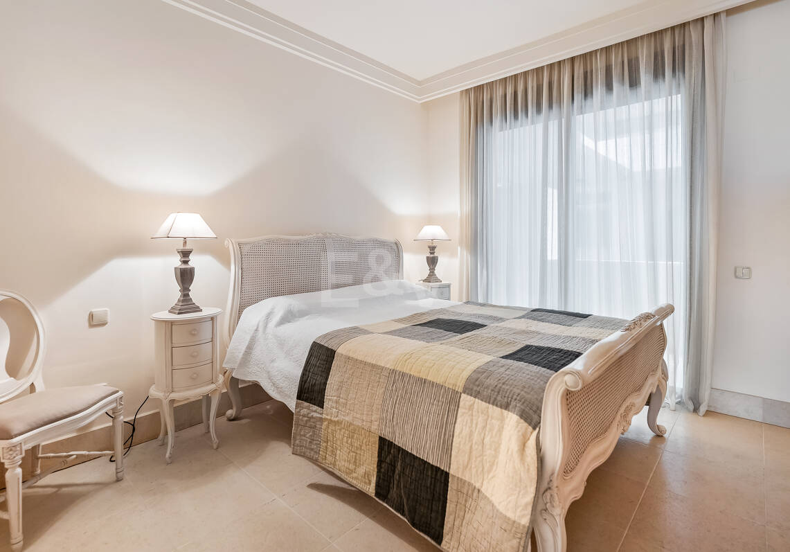 Apartamento con vistas al mar en el exclusivo recinto cerrado Los Monteros Hill Club, con piscina, gimnasio y seguridad las 24 horas