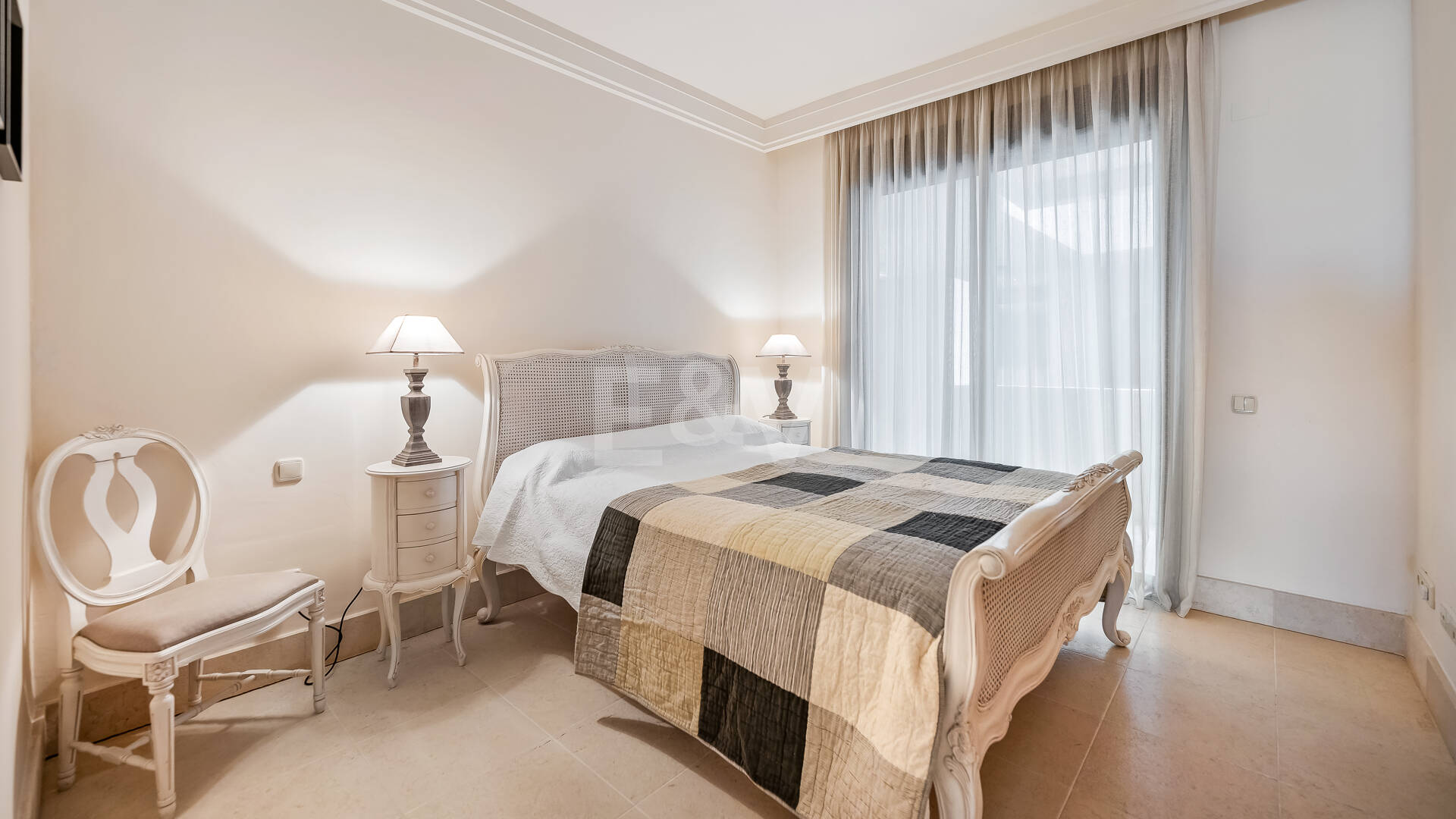 Apartamento con vistas al mar en el exclusivo recinto cerrado Los Monteros Hill Club, con piscina, gimnasio y seguridad las 24 horas