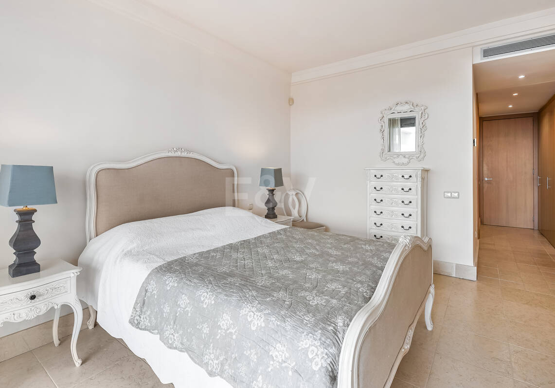 Apartamento con vistas al mar en el exclusivo recinto cerrado Los Monteros Hill Club, con piscina, gimnasio y seguridad las 24 horas