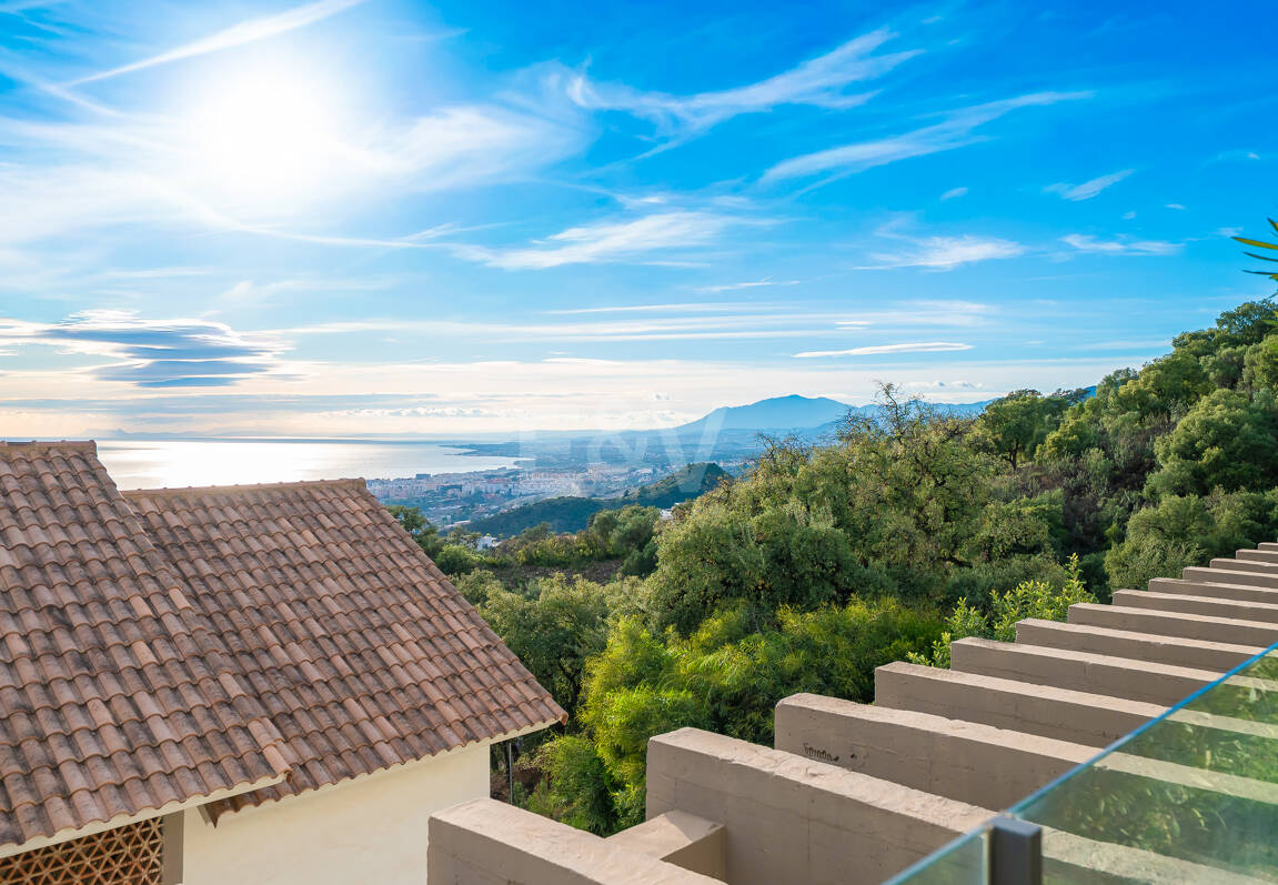 Apartamento con vistas al mar en el exclusivo recinto cerrado Los Monteros Hill Club, con piscina, gimnasio y seguridad las 24 horas