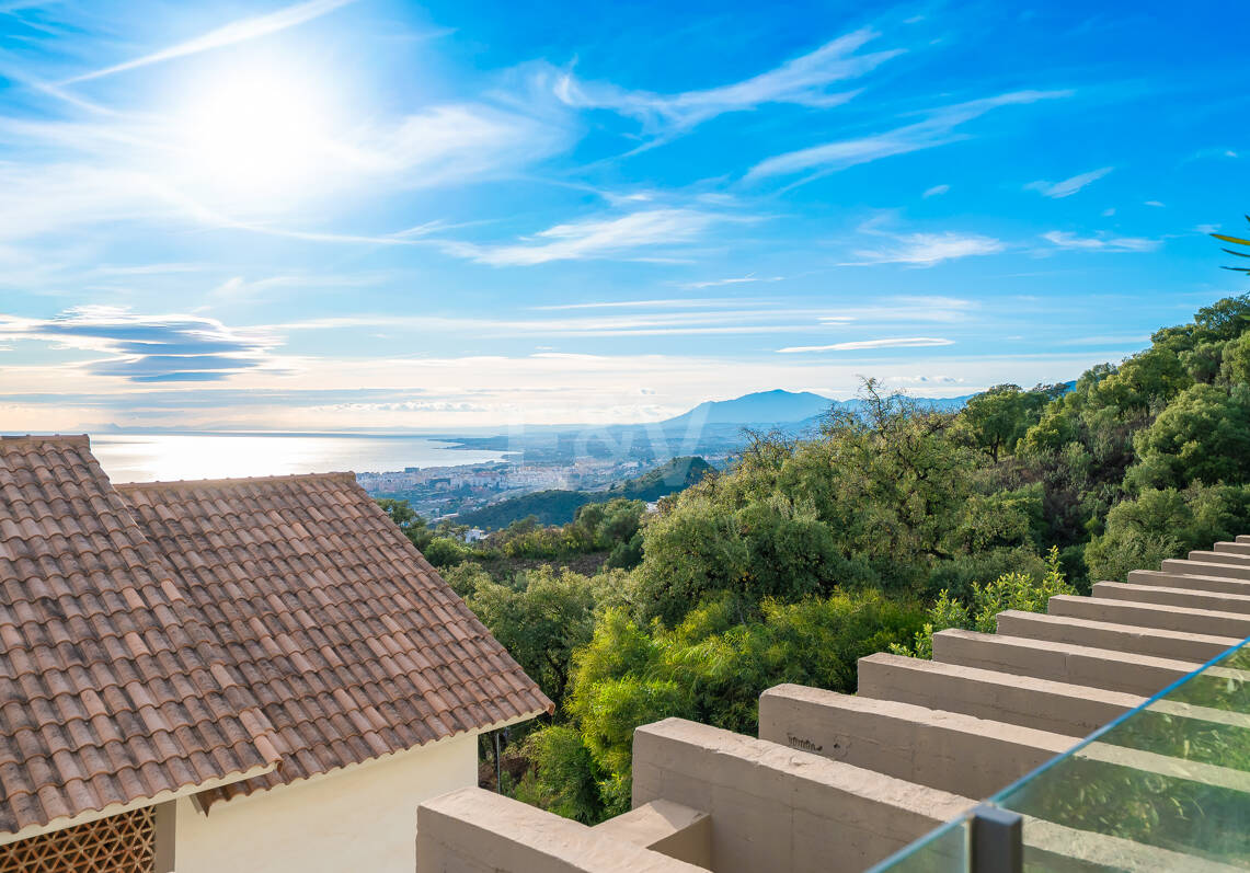 Apartamento con vistas al mar en el exclusivo recinto cerrado Los Monteros Hill Club, con piscina, gimnasio y seguridad las 24 horas