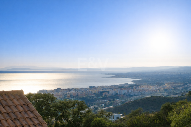 Apartamento con vistas al mar en el exclusivo recinto cerrado Los Monteros Hill Club, con piscina, gimnasio y seguridad las 24 horas