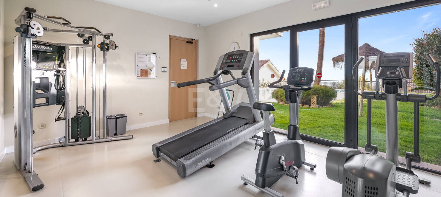 Appartement vue sur la mer dans le club exclusif de Los Monteros Hill – piscine, salle de gym & 24h Sécurité