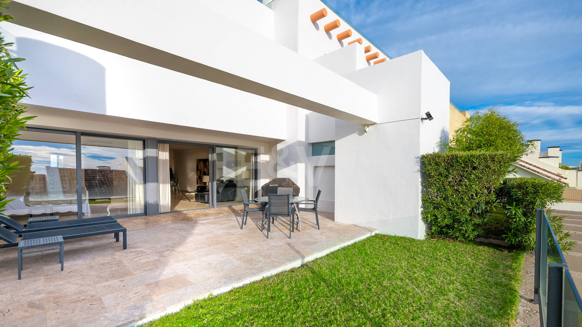 Apartamento con vistas al mar en el exclusivo recinto cerrado Los Monteros Hill Club, con piscina, gimnasio y seguridad las 24 horas