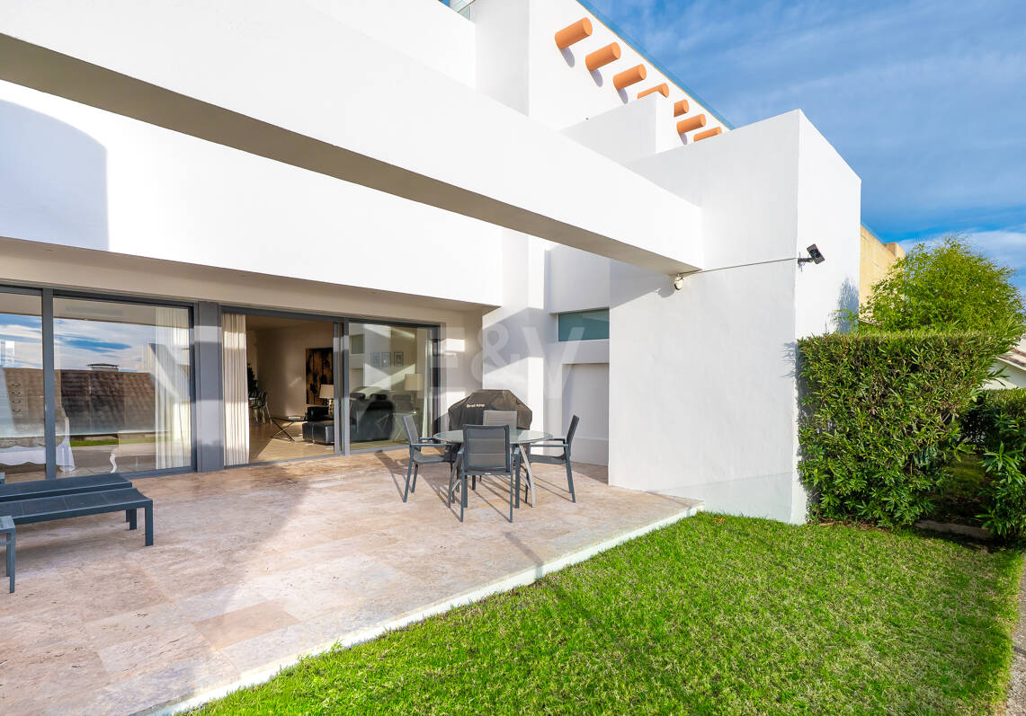 Apartamento con vistas al mar en el exclusivo recinto cerrado Los Monteros Hill Club, con piscina, gimnasio y seguridad las 24 horas