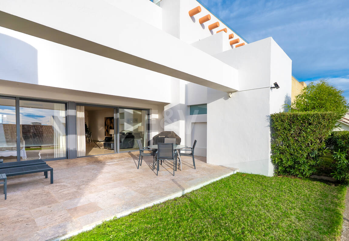 Apartamento con vistas al mar en el exclusivo recinto cerrado Los Monteros Hill Club, con piscina, gimnasio y seguridad las 24 horas