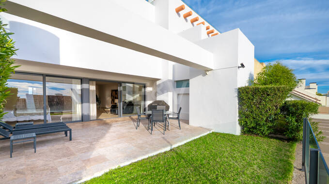 Apartamento con vistas al mar en el exclusivo recinto cerrado Los Monteros Hill Club, con piscina, gimnasio y seguridad las 24 horas