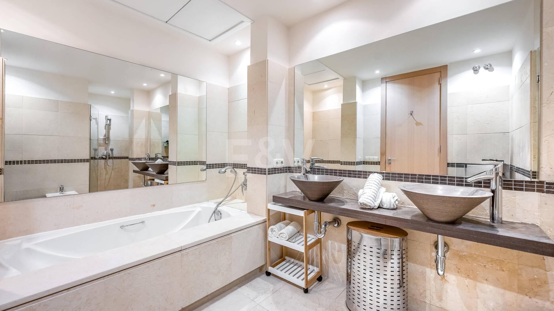 Apartamento con vistas al mar en el exclusivo recinto cerrado Los Monteros Hill Club, con piscina, gimnasio y seguridad las 24 horas