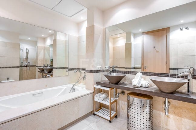 Apartamento con vistas al mar en el exclusivo recinto cerrado Los Monteros Hill Club, con piscina, gimnasio y seguridad las 24 horas