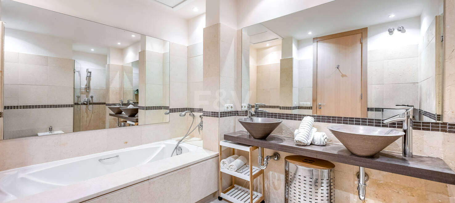 Appartement vue sur la mer dans le club exclusif de Los Monteros Hill – piscine, salle de gym & 24h Sécurité