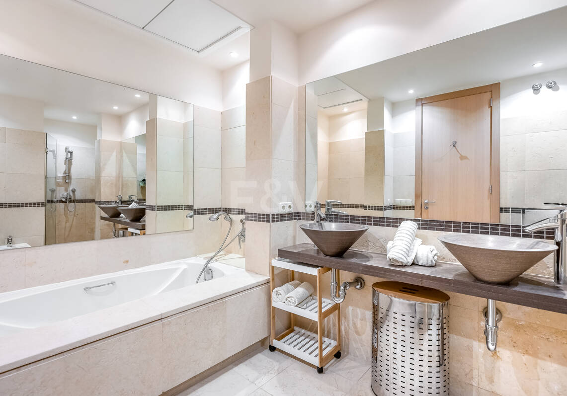 Apartamento con vistas al mar en el exclusivo recinto cerrado Los Monteros Hill Club, con piscina, gimnasio y seguridad las 24 horas