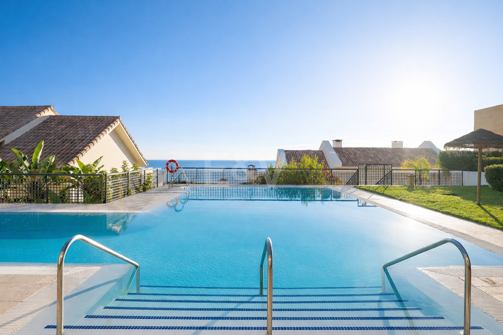 Apartamento con vistas al mar en el exclusivo recinto cerrado Los Monteros Hill Club, con piscina, gimnasio y seguridad las 24 horas