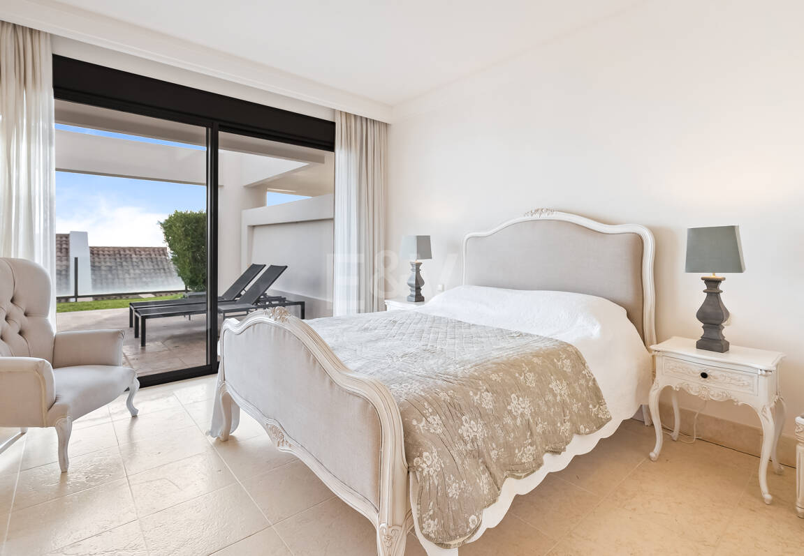 Apartamento con vistas al mar en el exclusivo recinto cerrado Los Monteros Hill Club, con piscina, gimnasio y seguridad las 24 horas