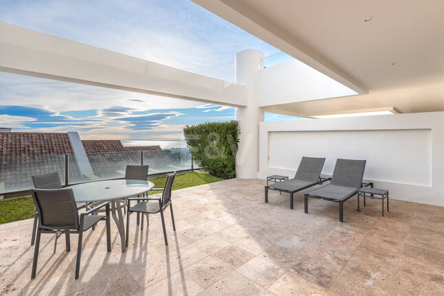 Apartamento con vistas al mar en el exclusivo recinto cerrado Los Monteros Hill Club, con piscina, gimnasio y seguridad las 24 horas