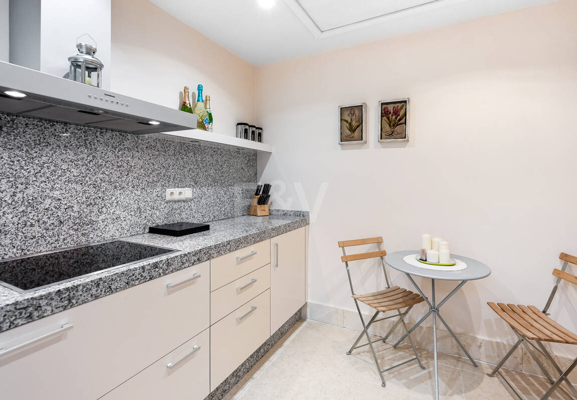 Apartamento con vistas al mar en el exclusivo recinto cerrado Los Monteros Hill Club, con piscina, gimnasio y seguridad las 24 horas