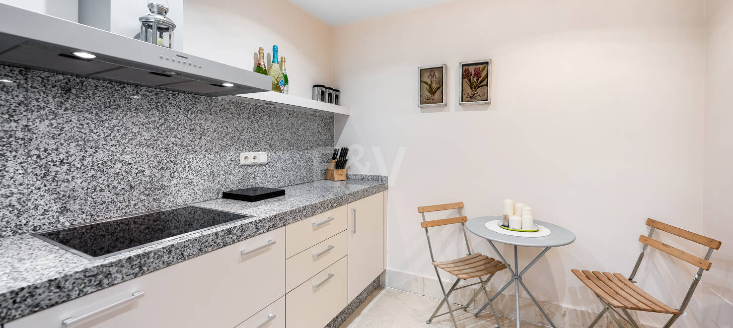 Appartement vue sur la mer dans le club exclusif de Los Monteros Hill – piscine, salle de gym & 24h Sécurité