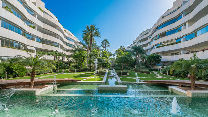 Appartement de luxe avec vue sur la mer dans un complexe exclusif en bord de mer