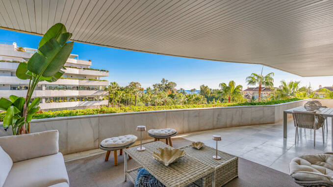 Appartement de luxe avec vue sur la mer dans un complexe exclusif en bord de mer