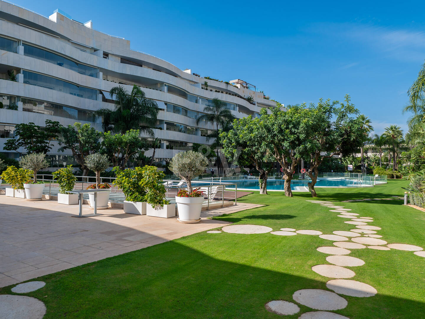 Luxuswohnung mit Meerblick in exklusiver Strandwohnanlage