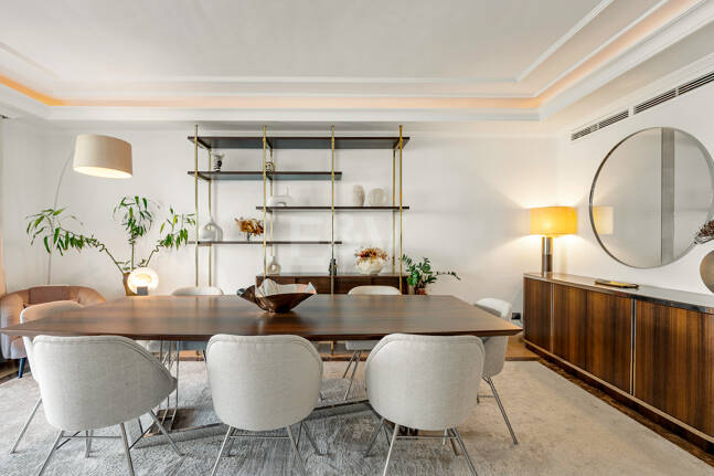 Apartamento de lujo con vista al mar en urbanización exclusiva junto a la playa