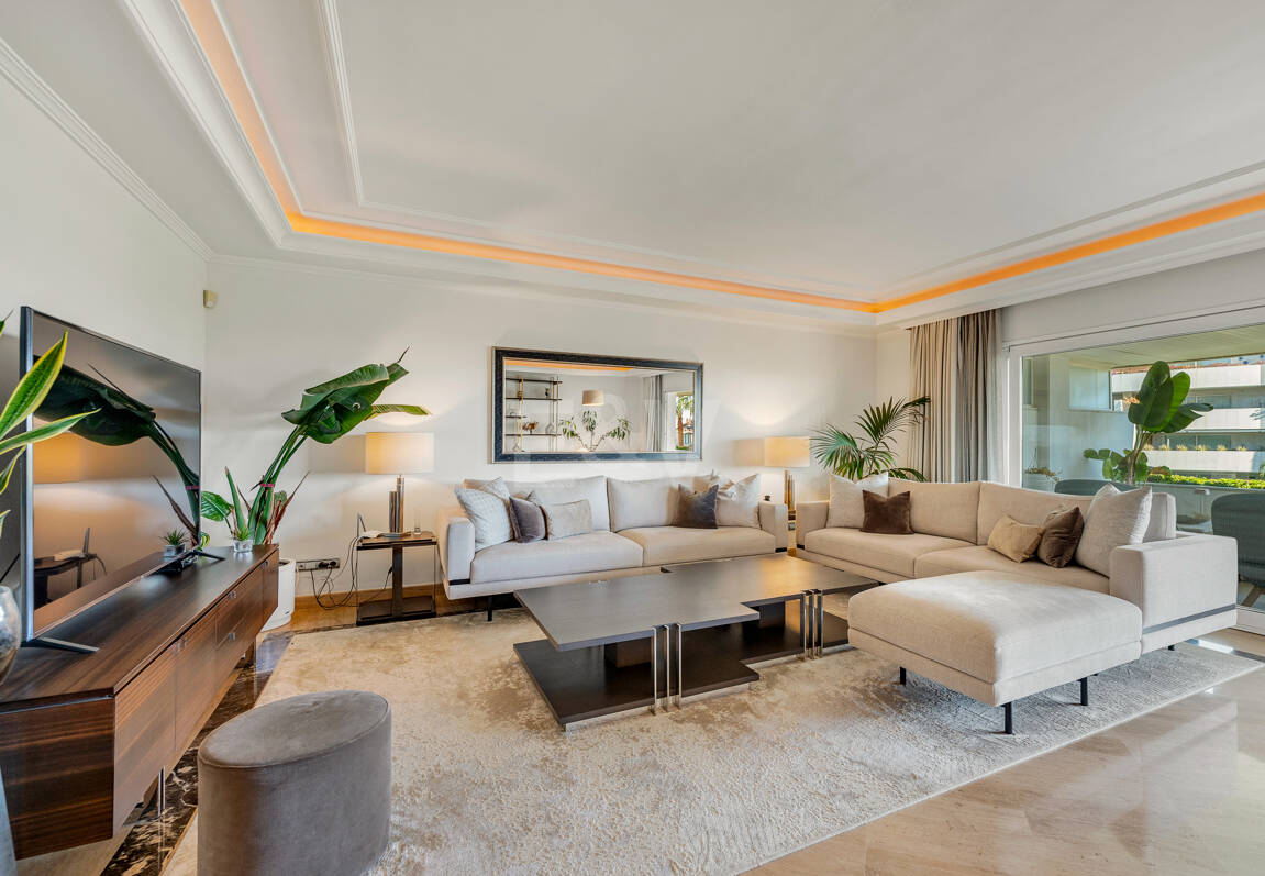 Apartamento de lujo con vista al mar en urbanización exclusiva junto a la playa