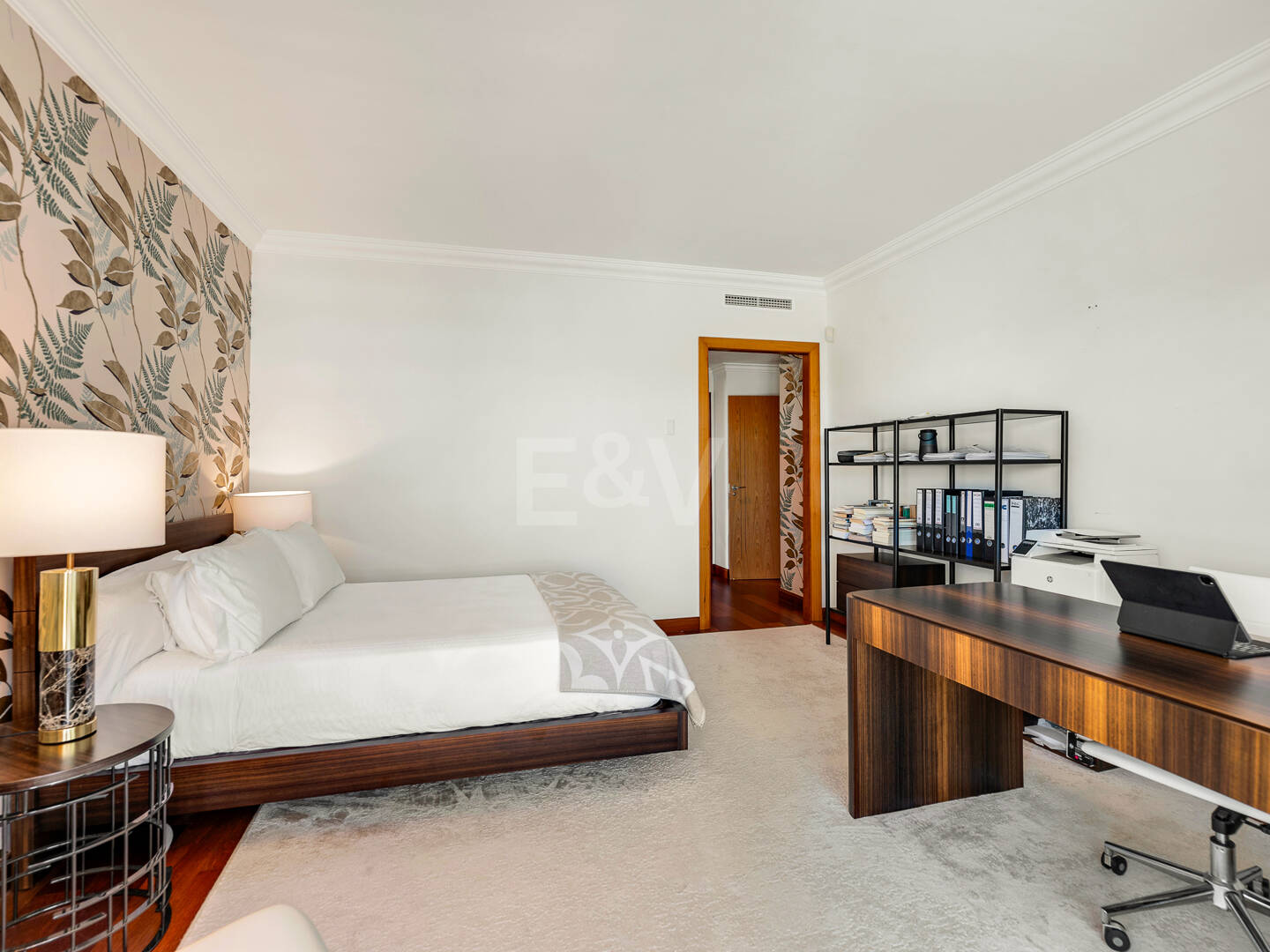 Apartamento de lujo con vista al mar en urbanización exclusiva junto a la playa