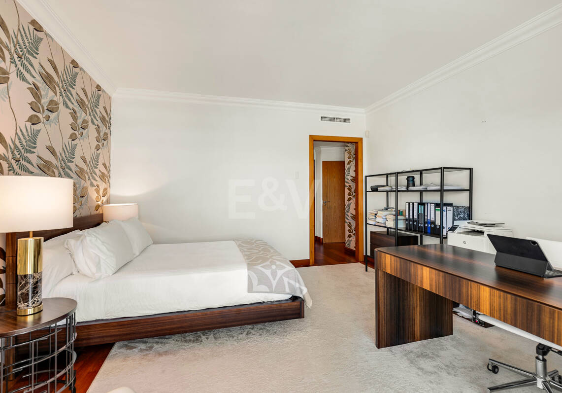 Apartamento de lujo con vista al mar en urbanización exclusiva junto a la playa en Puerto Banús