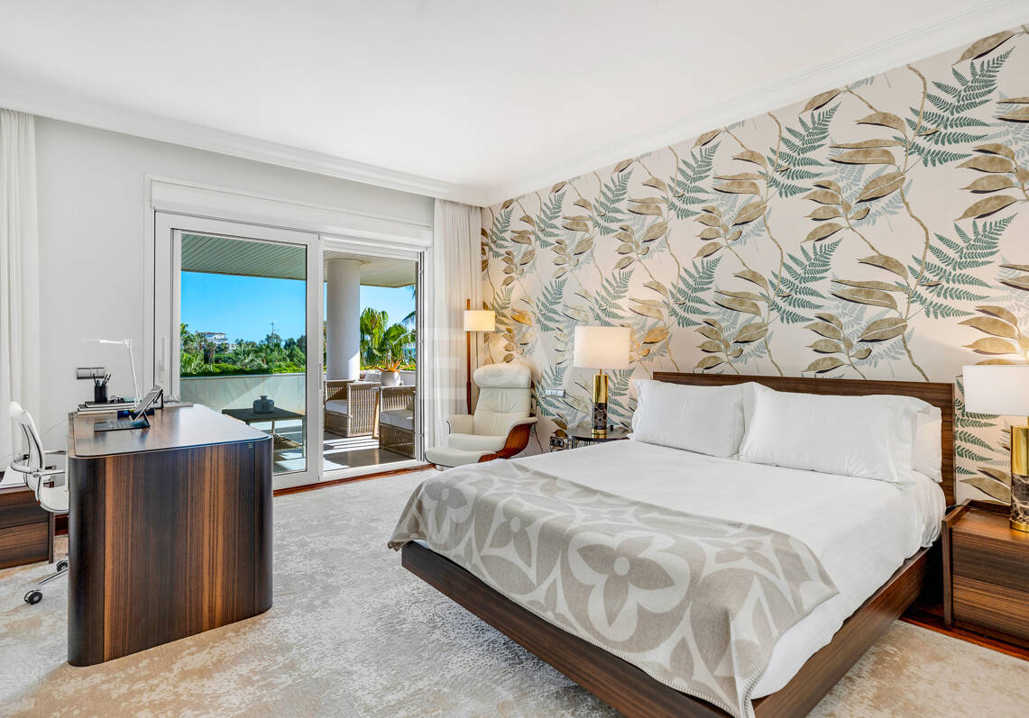 Apartamento de lujo con vista al mar en urbanización exclusiva junto a la playa en Puerto Banús