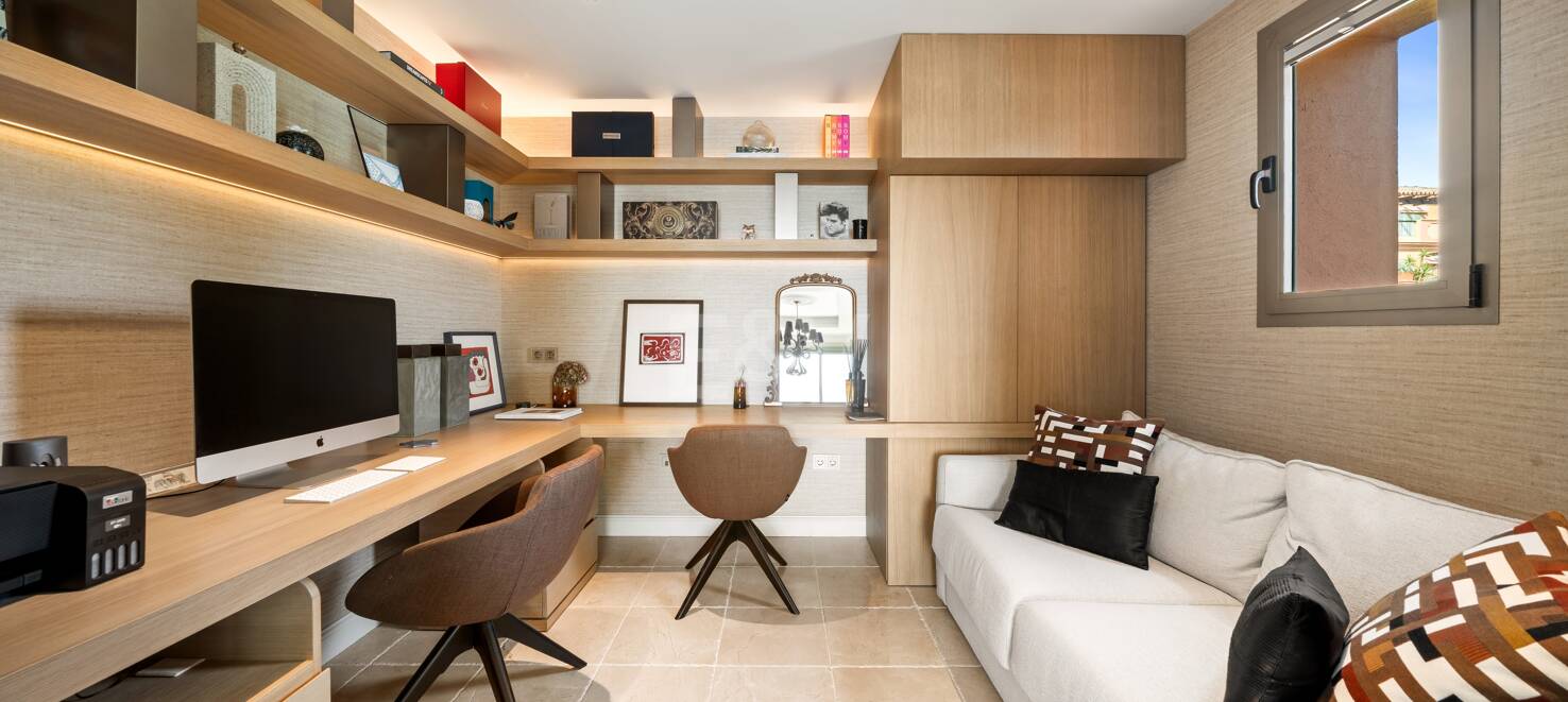 Impresionante ático en Los Flamingos con vistas panorámicas al mar y la montaña