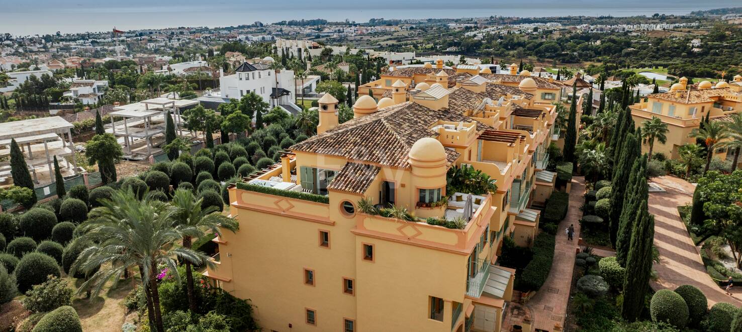 Impresionante ático en Los Flamingos con vistas panorámicas al mar y la montaña