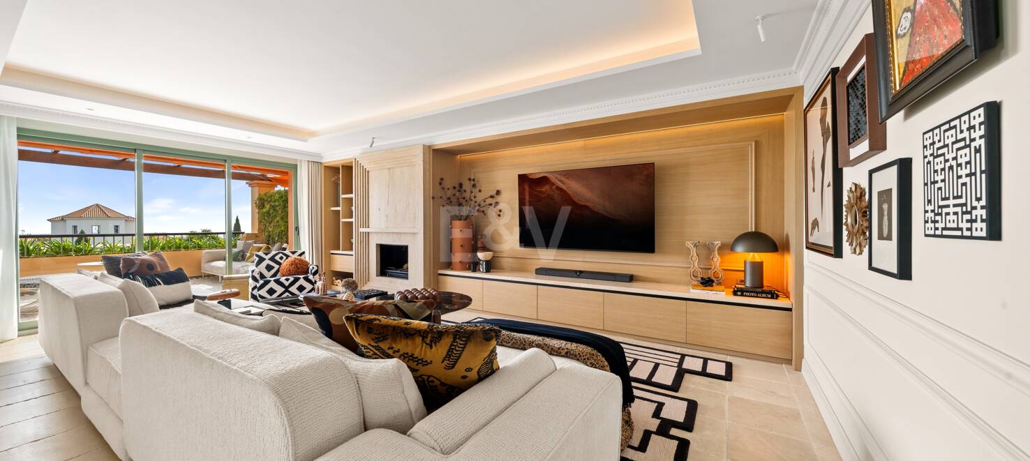 Impresionante ático en Los Flamingos con vistas panorámicas al mar y la montaña